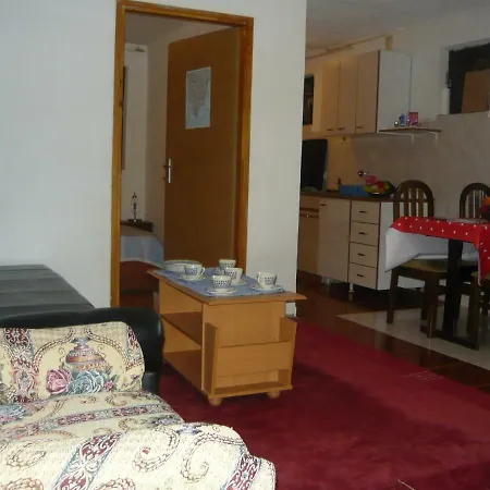 Korina & Kiara Apartment *